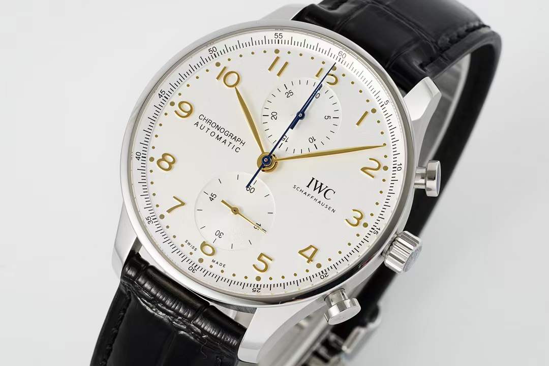 IWC ȭƮ